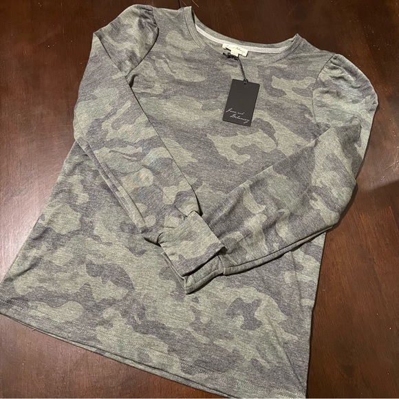 Jane and Delancey - size small - Camo Long Sleeve Top - NWT - Picture 4 of 11